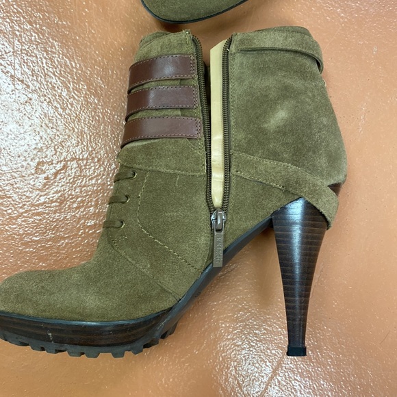 Nine West suede leather army green booties. Size 10 side zipper. Worn few times. - Picture 6 of 8